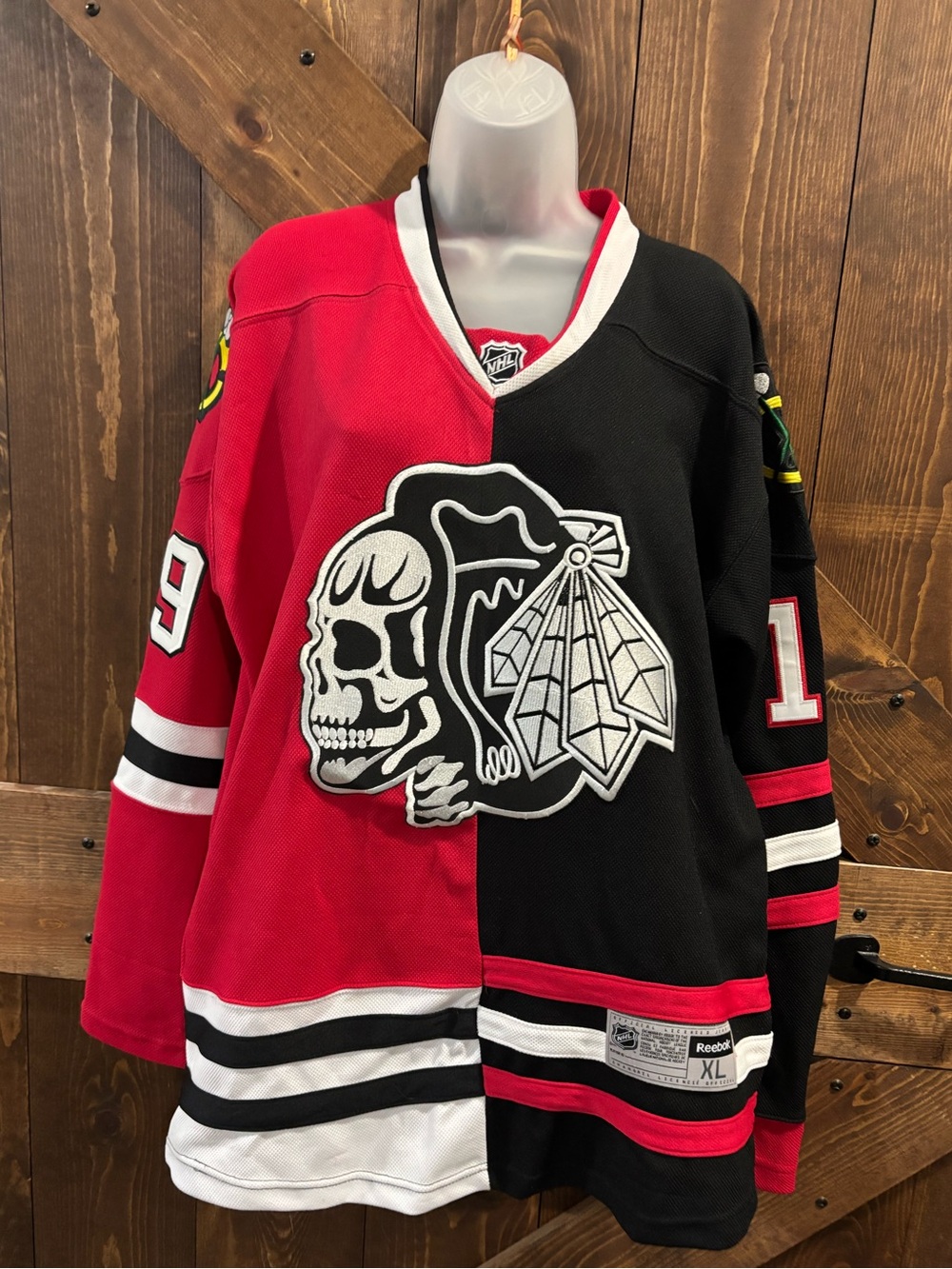 Reebok NHL Retired Toews #19 Split Skull Jersey RARE